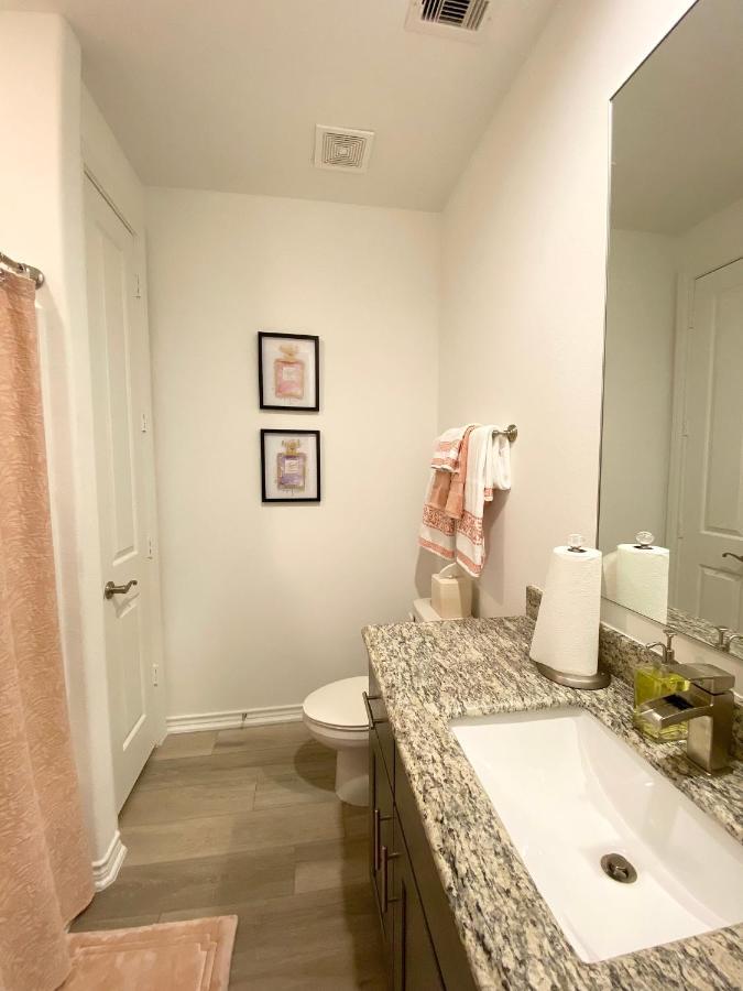 Luxe Three Story Duplex Near Downtown & Med Center Villa Houston Esterno foto